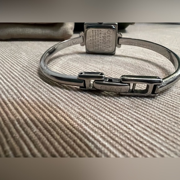 Gucci Watch Full Inclusion - Picture 8 of 9